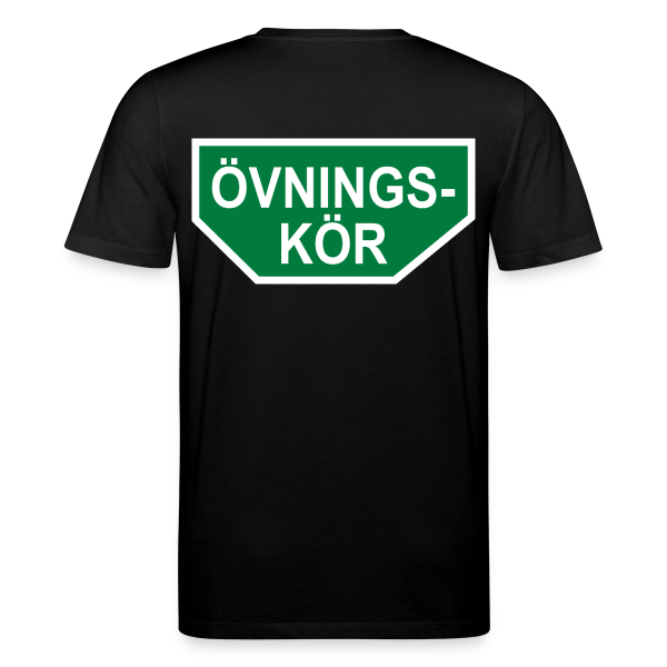 Svart t-shirt med grön ÖVNINGSKÖR-skylt på ryggen